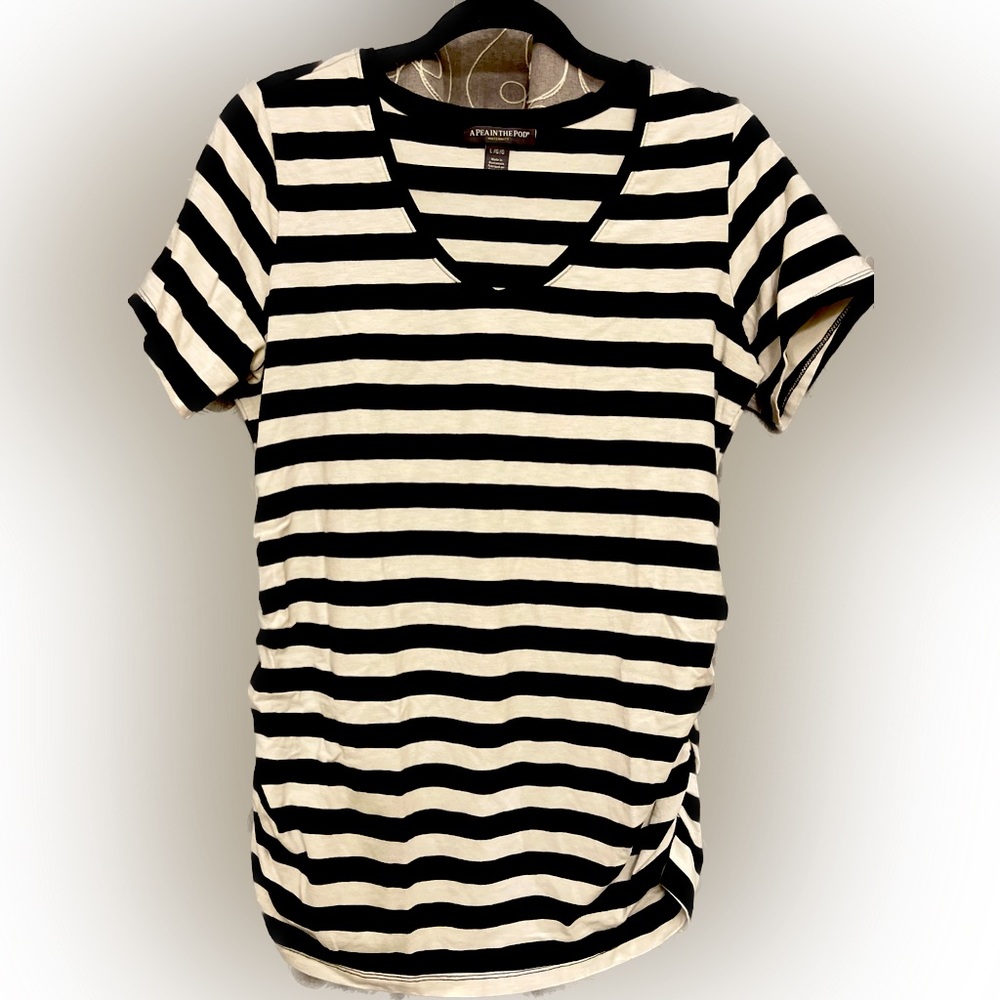 A Pea in the Pod short sleeve maternity tee shirt. Size Large
